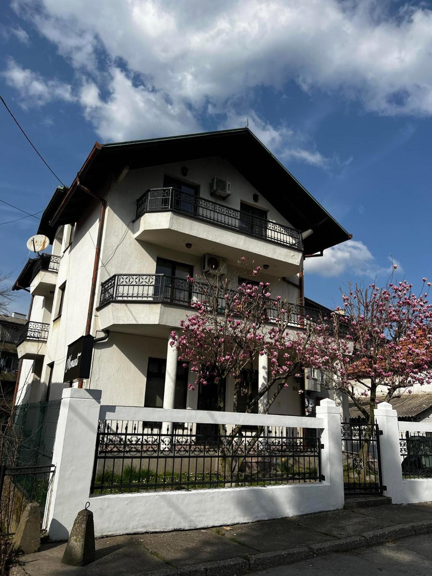 Hostel ทูซลา ภายนอก รูปภาพ