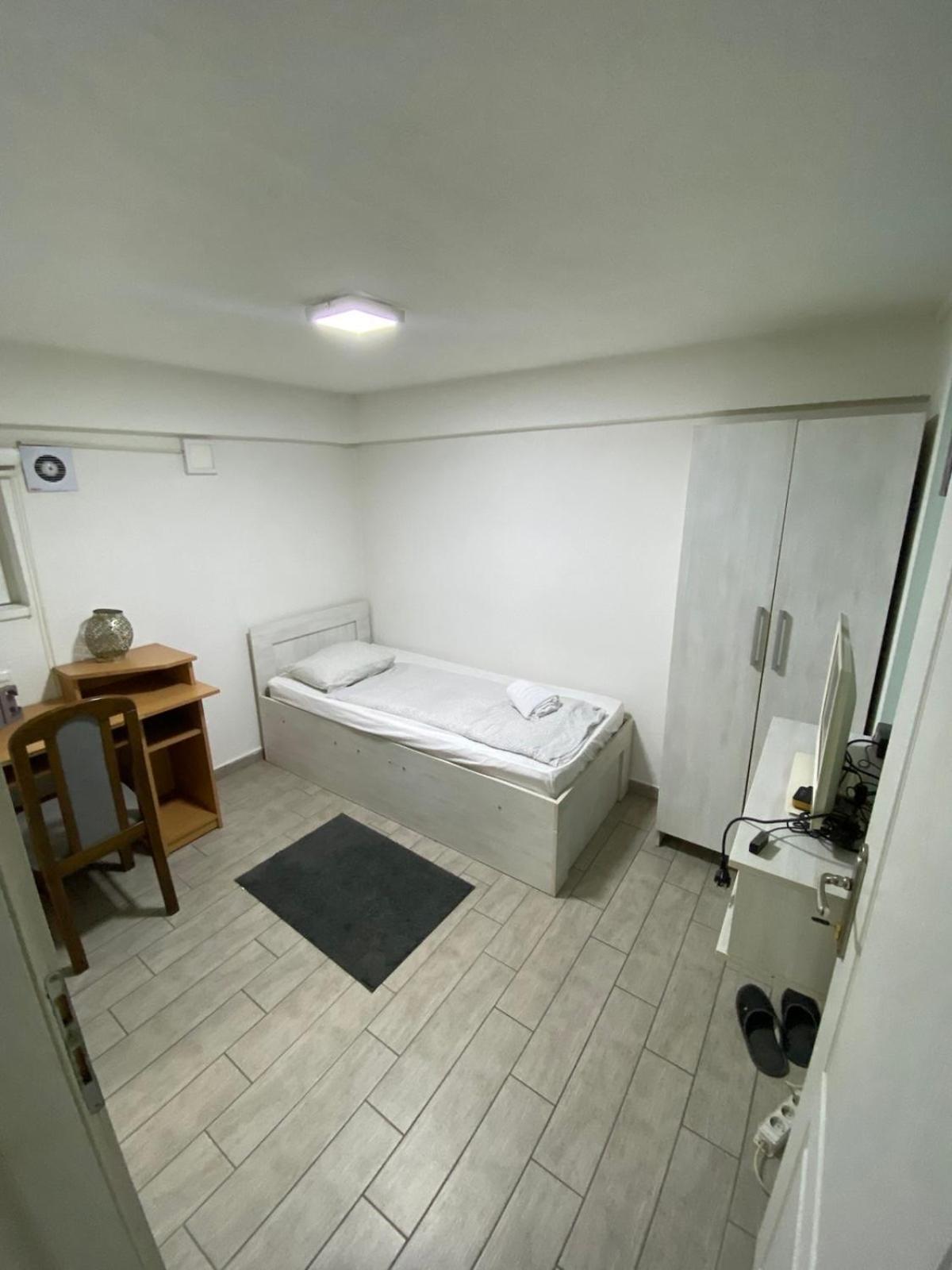 Hostel ทูซลา ภายนอก รูปภาพ